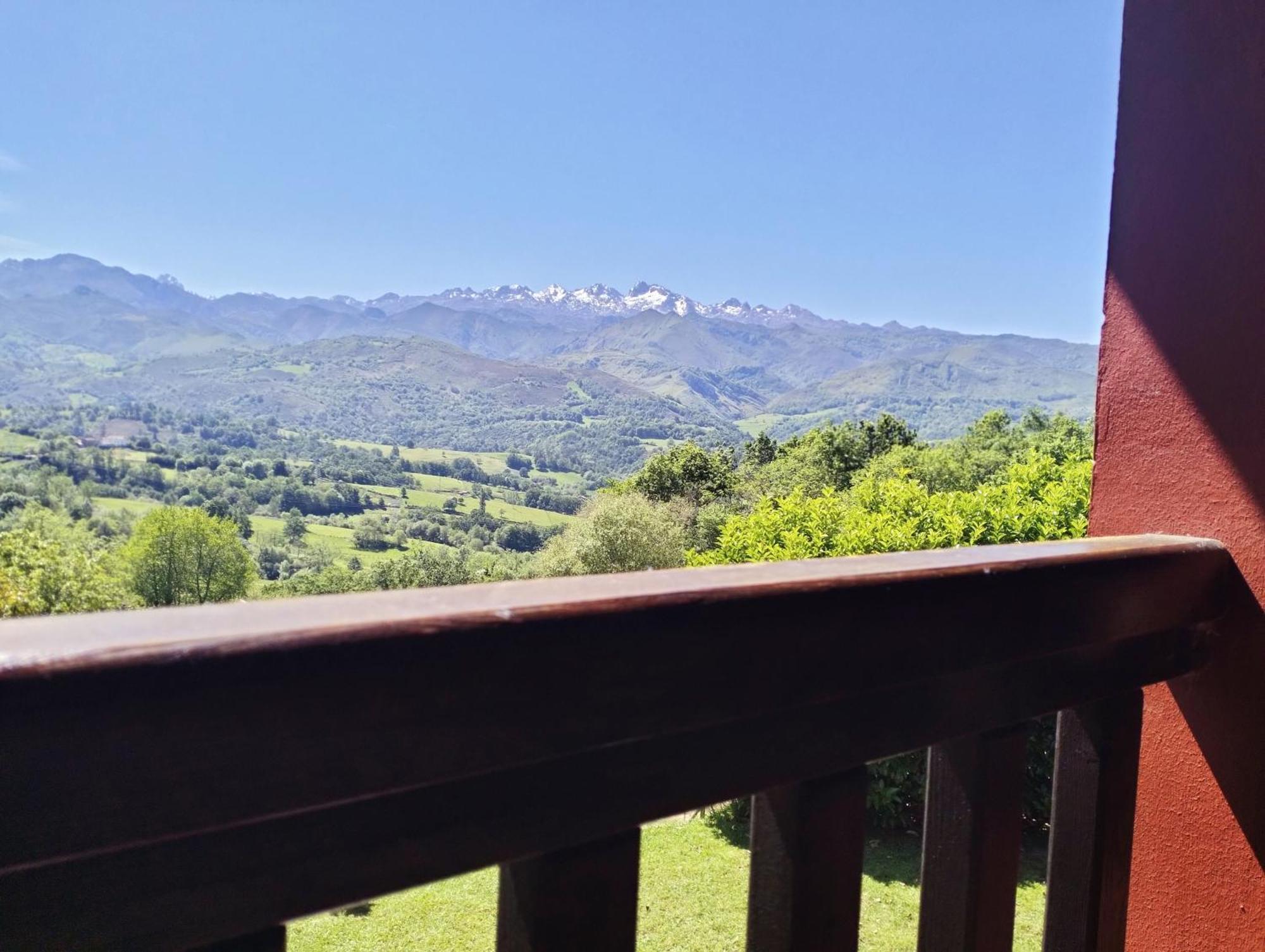 La Casa De Nuria Guest House Onís Eksteriør bilde