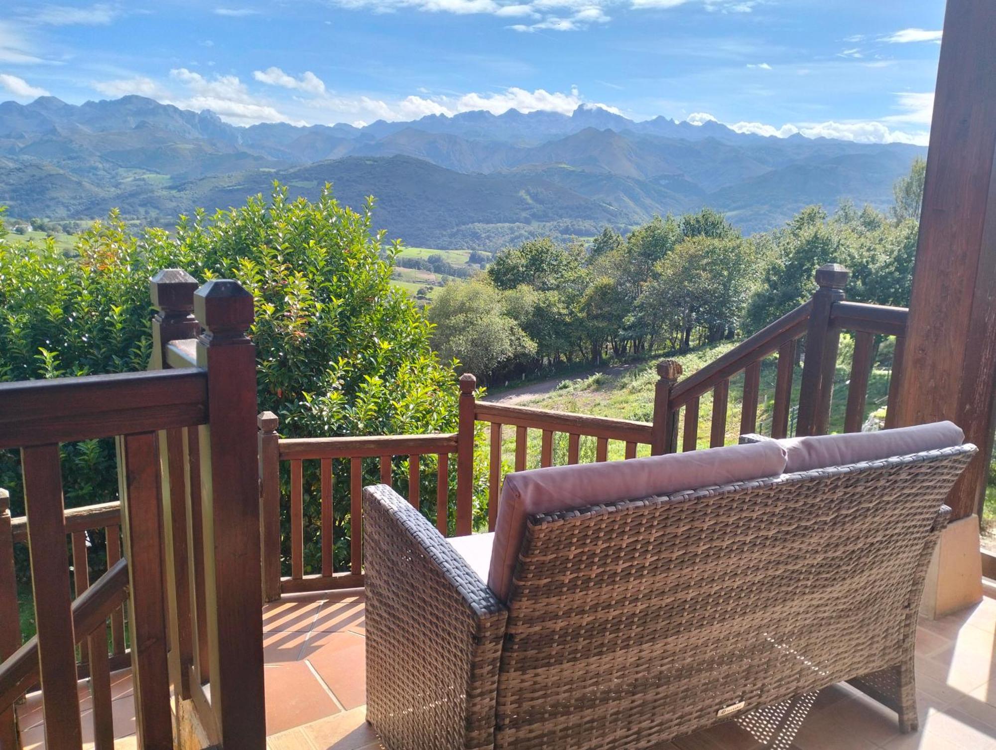 La Casa De Nuria Guest House Onís Eksteriør bilde