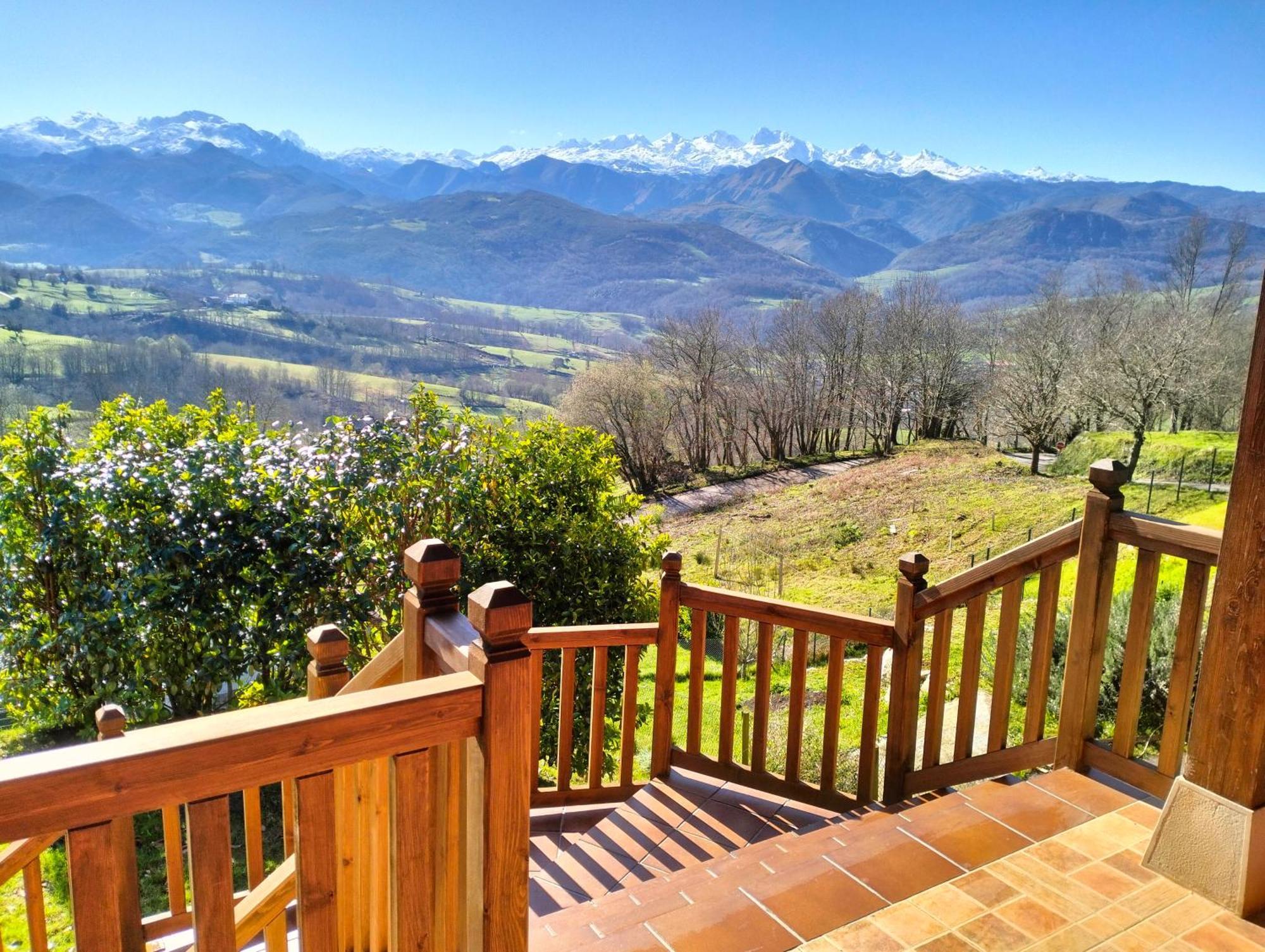 La Casa De Nuria Guest House Onís Eksteriør bilde